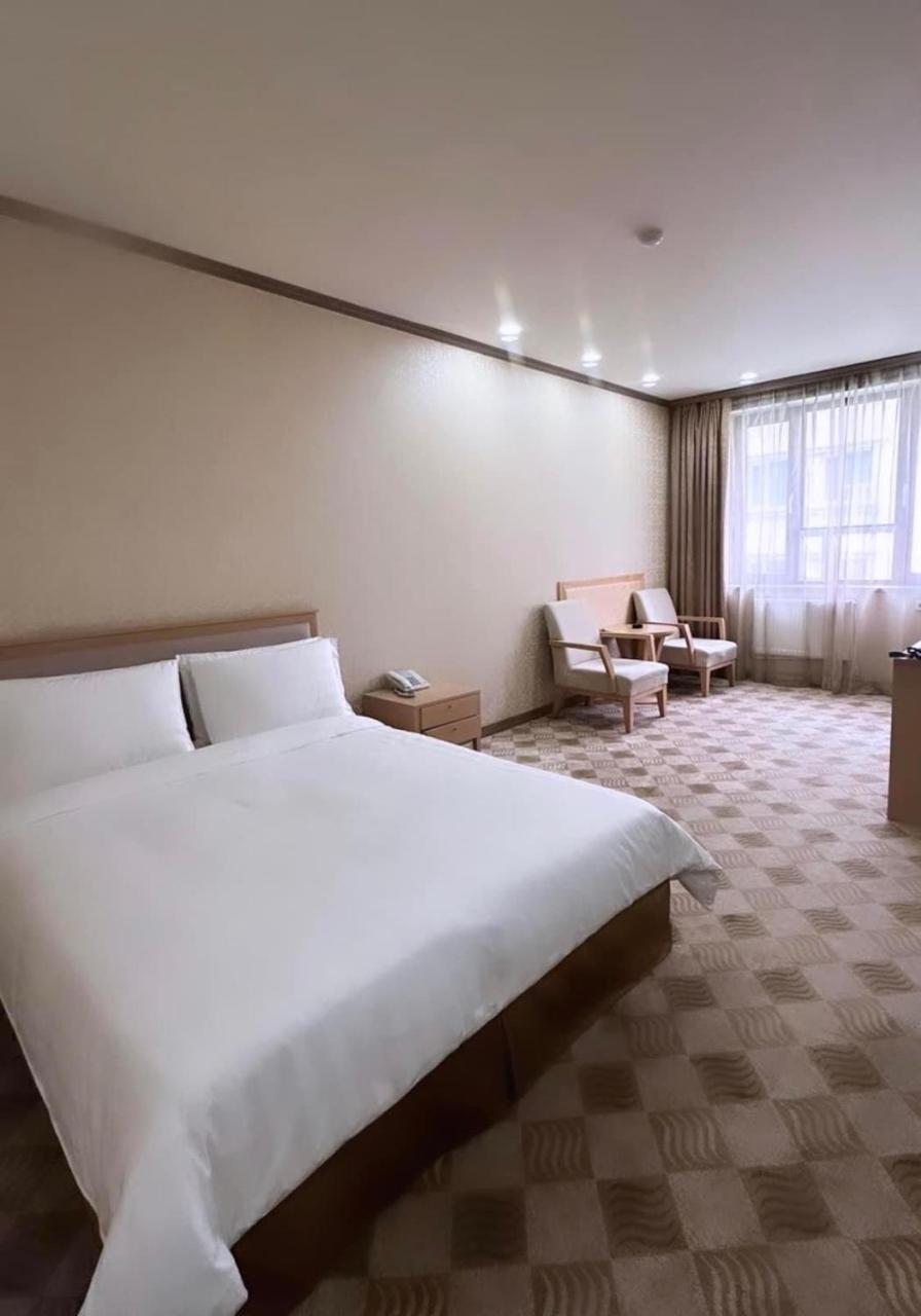 Sunjin Grand Hotel Oulan-Bator Extérieur photo