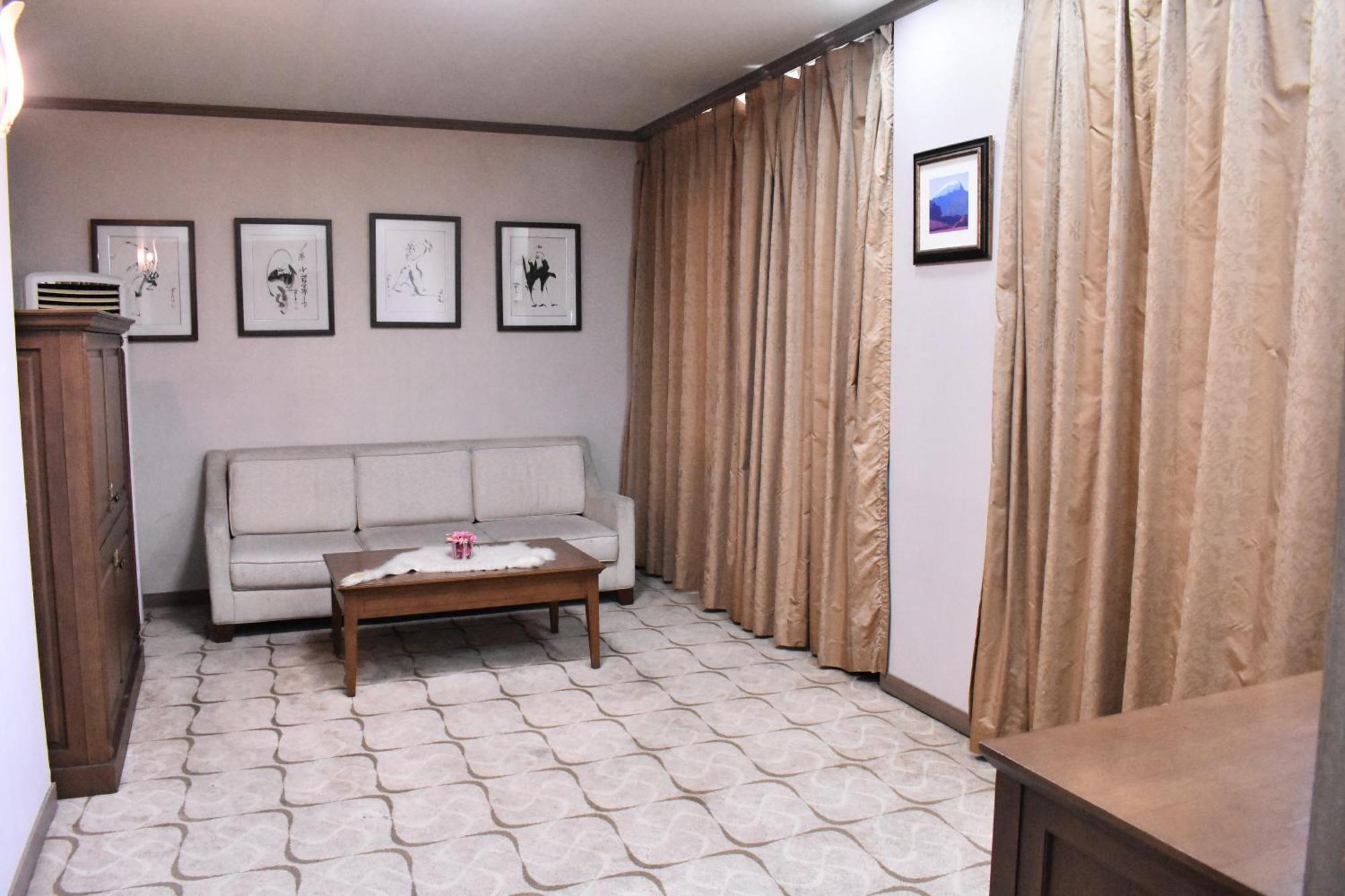 Sunjin Grand Hotel Oulan-Bator Extérieur photo