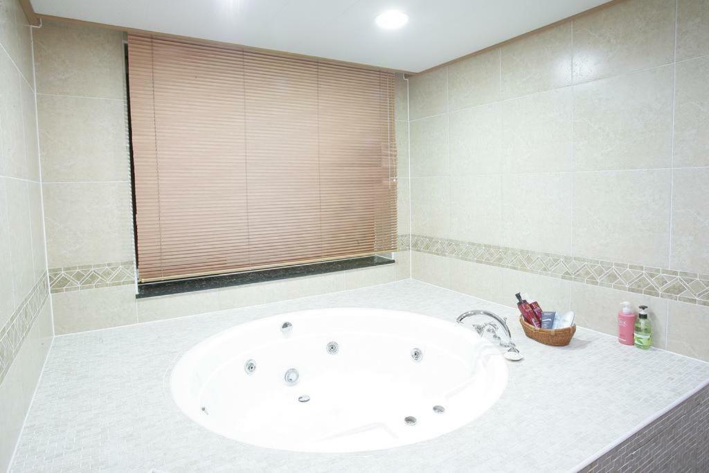 Sunjin Grand Hotel Oulan-Bator Extérieur photo