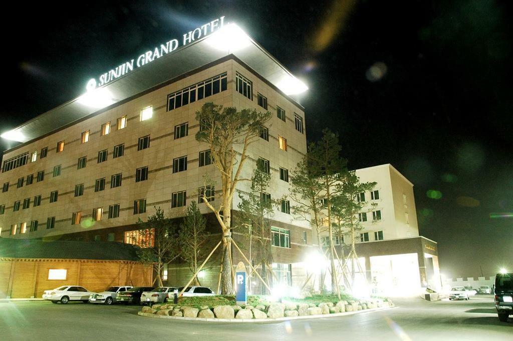 Sunjin Grand Hotel Oulan-Bator Extérieur photo
