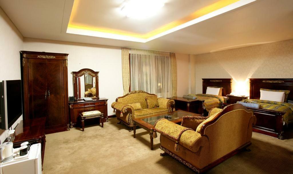 Sunjin Grand Hotel Oulan-Bator Extérieur photo